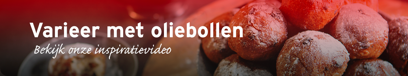 Banner met tekst: varieer met oliebollen bekijk onze inspiratievideo en een achtergrond met allemaal oliebollen op een schaal met poedersuiker